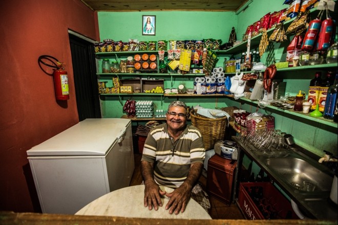 Indenização trabalhista deu o dinheiro para Daniel Gomes Filho, o Ceará, abrir uma venda na frente da casa em que mora em Bandeirantes |