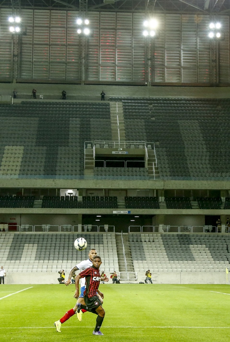 Em partida fraca tecnicamente, jogadores de marcação, como o volante Deivid, sobressaíram | Hugo Harada/ Gazeta do Povo