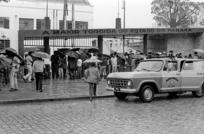 Entrada do estádio atleticano em jogo no começo dos anos 80 |
