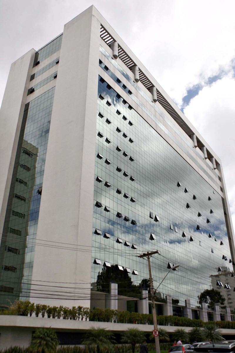 Fachada da sede do Tribunal de Justiça: auxílio-moradia, pago desde julho, é de 15% do salário de juízes e desembargadores | Jonathan Campos / Gazeta do Povo