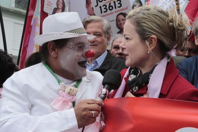 O ato político em favor de Dilma Rousseff (PT) também serviu para Gleisi Hoffmann (PT) pedir votos para sua candidatura ao governo do estado |