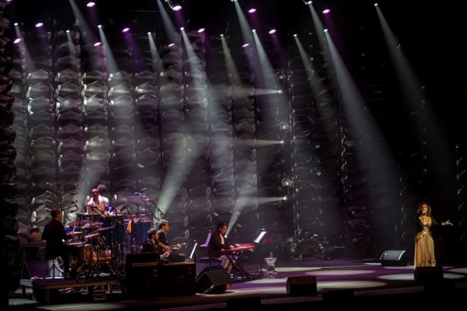 Cantando e dançando, Maria Rita levantou o público em Curitiba |