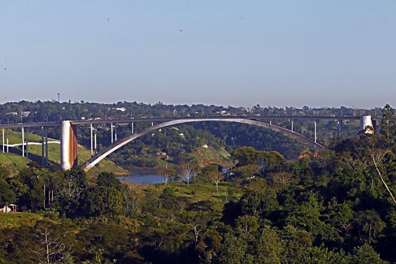 Ponte da Amizade entre o Brasil e o Paraguai: região de fronteira é alvo de contrabando e tráfico de drogas e armas | Albari Rosa/ Gazeta do Povo