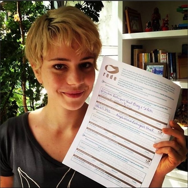 A atriz Leandra Leal já havia declarado apoio à Marina Silva (PSB) ainda durante as tentativas de criação do partido Rede Sustentabilidade |