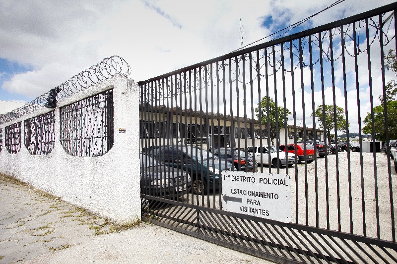 O 11.° DP serve hoje como centro de triagem provisório. Sem reformas ou ampliação, a delegacia está superlotada | André Rodrigues/Gazeta do Povo