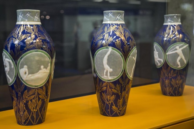 Vasos entregues junto com as medalhas aos vencedores na Olimpíada de 1924, em Paris |