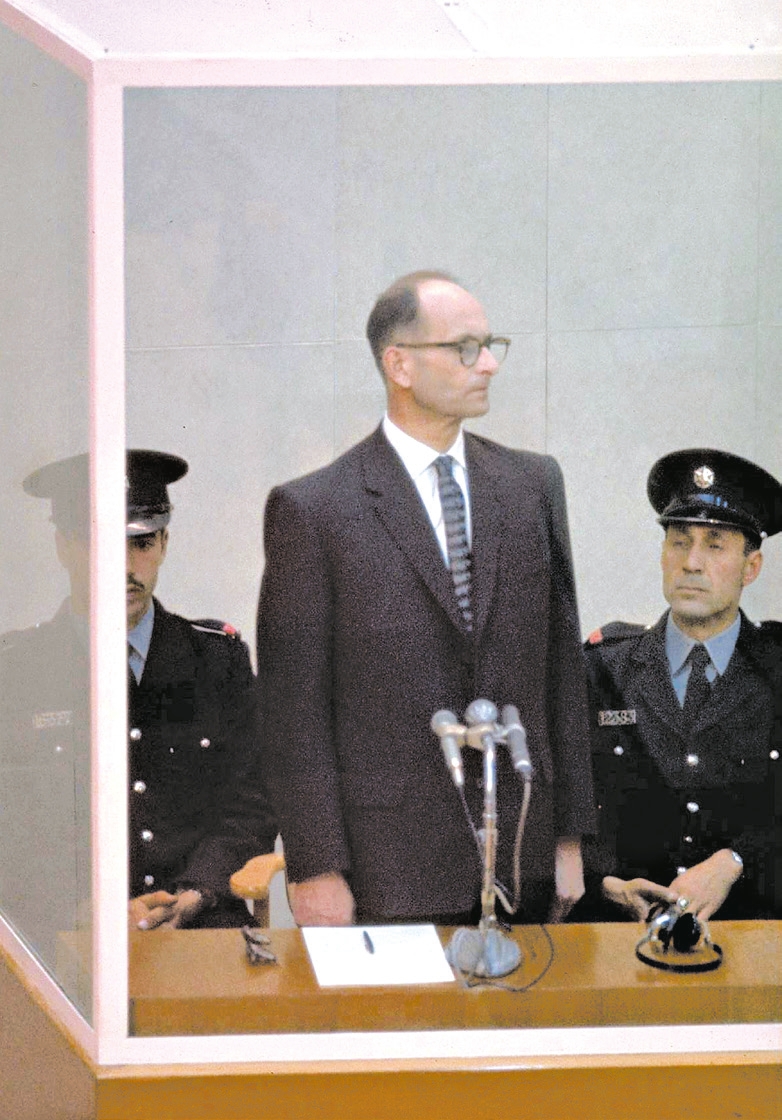 Julgado em 1961, Adolf Eichmann declarou que só obedeceu ordens dos nazistas para cometer crimes de guerra. A alegação é refutada por livro baseado em seus próprios escritos e documentos | John Milli