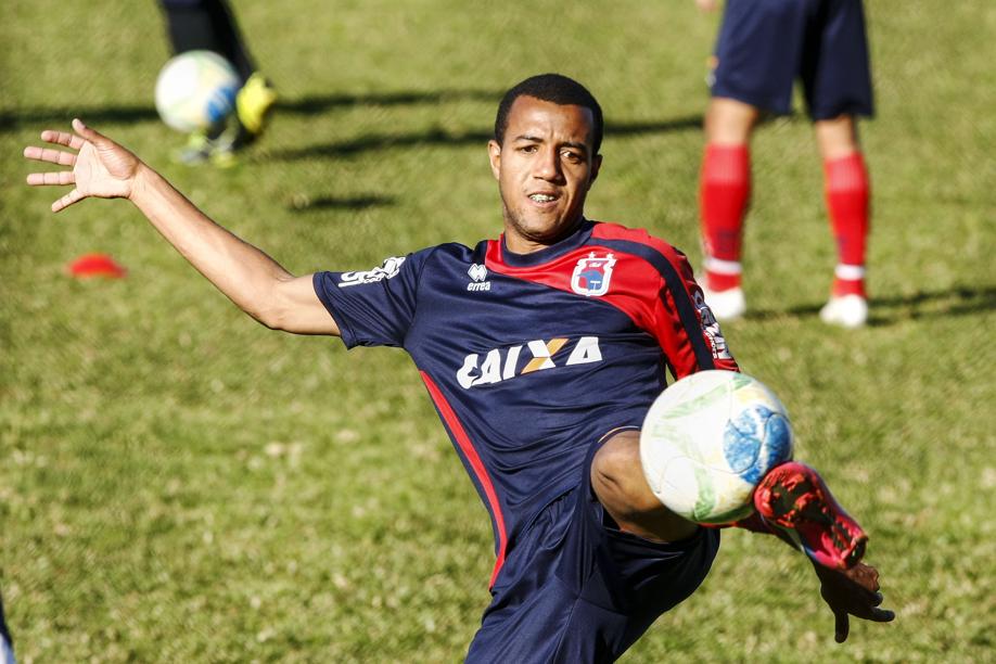 Lateral Breno é mais um jogador que vai deixar o Paraná | André Rodrigues / Gazeta do Povo