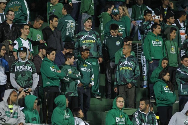 Torcida do Coritiba no jogo contra o São Paulo | 
