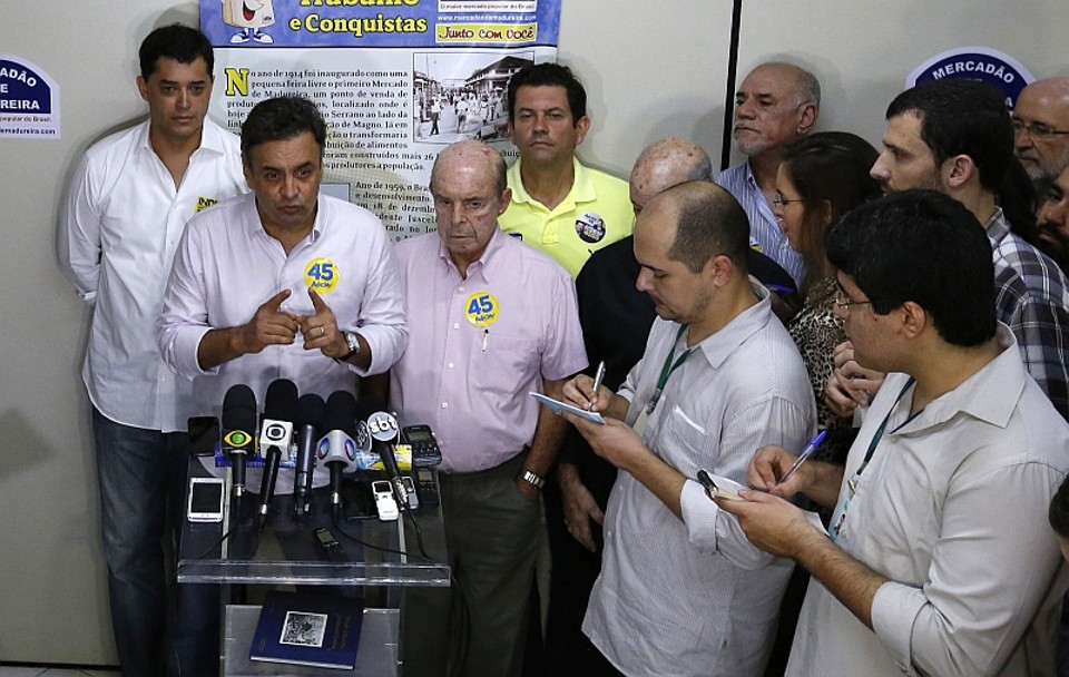 Senador permaneceu por 50 minutos no Mercadão de Madureira, mas não percorreu os boxes | REUTERS/Pilar Olivares