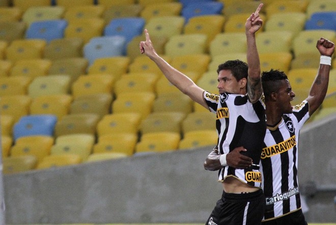 Bolívar comemora gol que deu a vitória ao Botafogo sobre o Goiás | Vitor Silva / SSPress