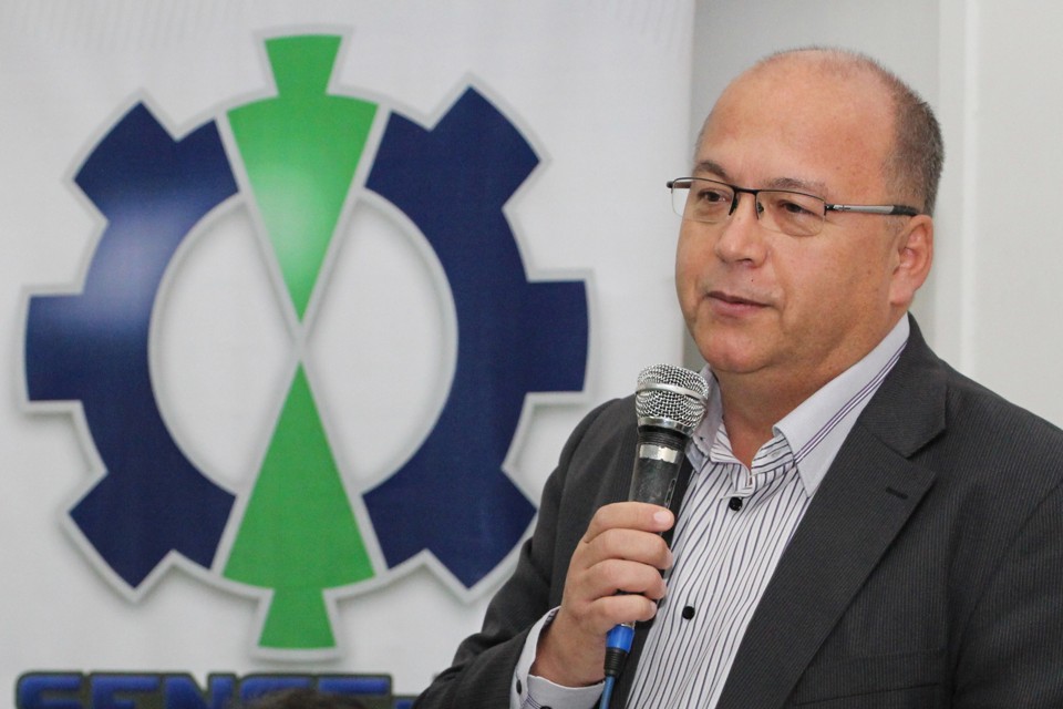 "A fusão pode significar uma redução drástica no número de funcionários", diz Carlos Roberto Bittencourt, presidente do Senge-PR | Divulgação