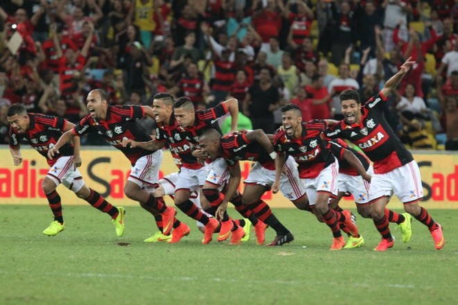 Jogadores do Flamengo comemoram a classificação nos pênaltis | 