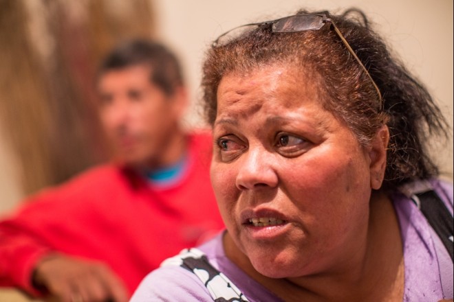 Marlene engordou 30 quilos desde que espera a cirurgia no joelho. Ela não consegue caminhar nos últimos três anos |