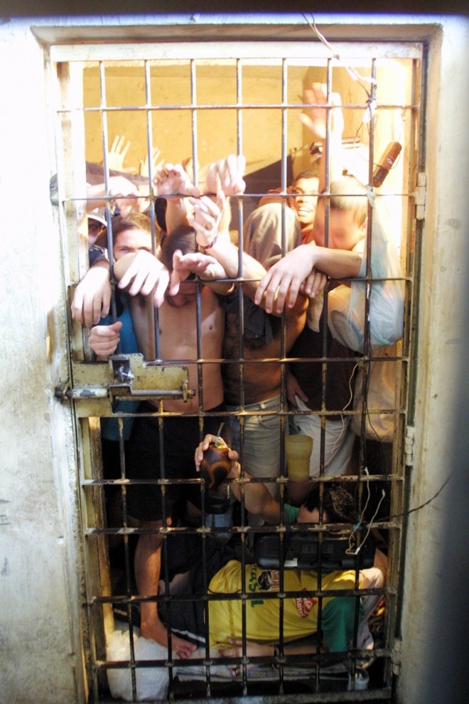 Paraná tem 19,2 mil detentos em presídios e 9 mil em delegacias |