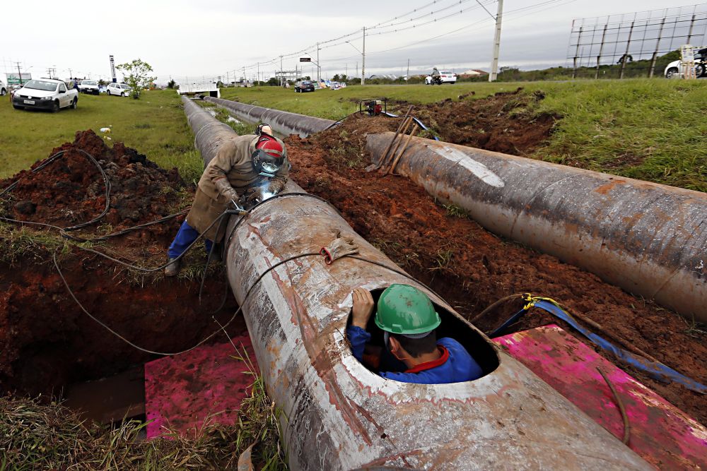 Consertos na adutora foram finalizados na noite desta quinta (18) | Gazeta do Povo/Albari Rosa