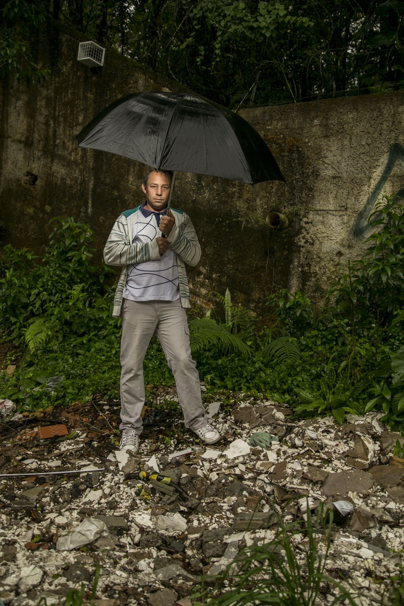 José Cricheski ouviu de um técnico da Sanepar: Rede de esgoto não dá voto. então é difícil a obra sair.
Isso foi há quatro anos e, de lá para cá, nenhuma obra foi feita para evitar a poluição do rio perto de sua casa | Marcelo Andrade/ Gazeta do Povo