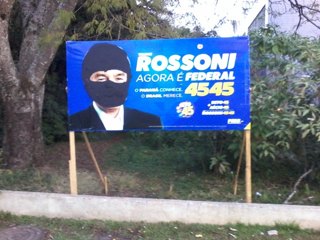 Rossoni ganhou uma máscara |