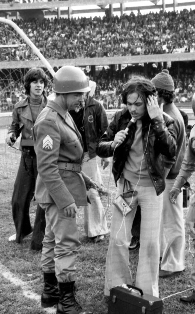 Repórter de rádio tem problemas com a Polícia Militar em Atletiba dos anos 70 | 