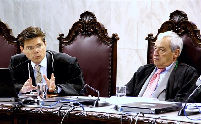 O governador Beto Richa escolheu Ivens Linhares (à esquerda) como o novo conselheiro do Tribunal de Contas do Paraná. Ele será sabatinado pela Assembleia Legislativa antes de assumir a função | Tribunal de Contas do Paraná (TC-PR) / Divulgação