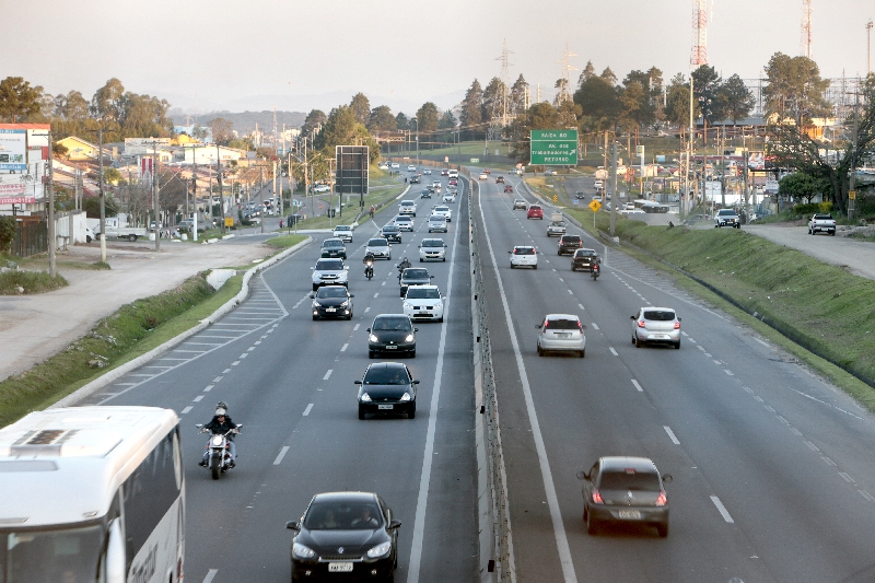 Obras na BR-277 ajudaram a deixar o trânsito mais lento na volta para Curitiba | Cesar Machado/ Gazeta do Povo