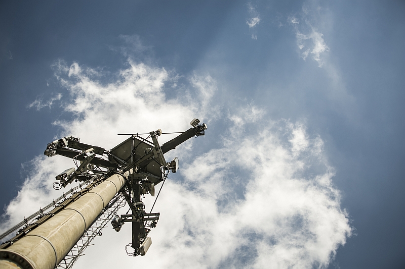 Torre de celular instalada na Rua Jacarezinho, no bairro Mercês, em Curitiba | Marcelo Andrade / Agência de Notícias Gazeta do Povo