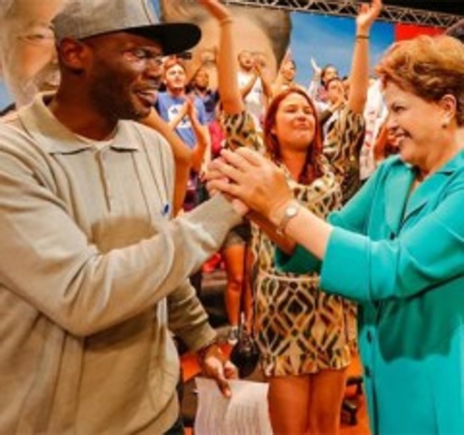 O rapper Rappin Hood já declarou voto em Dilma Rousseff (PT) e participou de eventos de campanha da candidata à reeleição |
