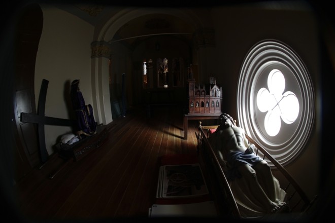 Senhor Morto da procissão da Sexta-Feira Santa e réplica da catedral | 