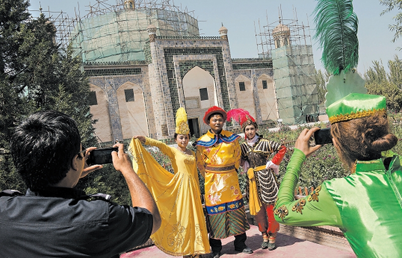 A história da Concubina Cheirosa, representada pela mulher à direita, muda de acordo com quem a conta | gilles sabrie para The New York Times