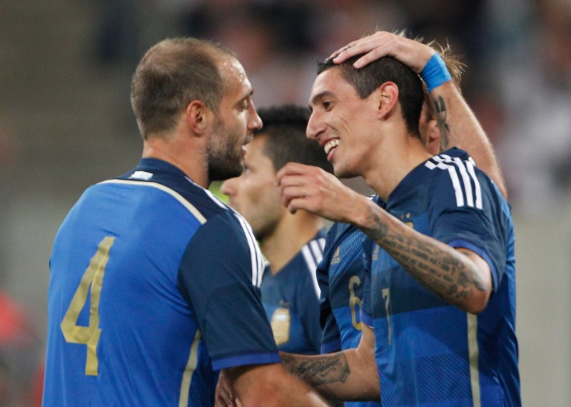 Di María comemora o quarto gol da Argentina, marcado por ele, sobre a Alemanha em amistoso | Roland Weihrauch / EFE