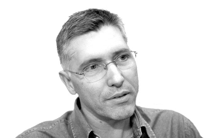 Mário Sérgio Lepre, cientista político da PUCPR, analisa por que há poucos eleitores com carros adesivados com propaganda de candidatos |