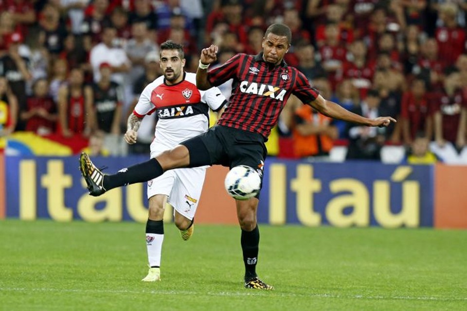 Volante Hernani marcou o segundo gol do Atlético nos 2 a 0 sobre o Vitória | Antonio More / Gazeta do Povo