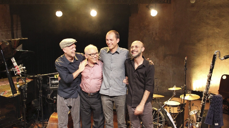 Amilton Godoy, com o Mano a Mano Trio: vida dedilhada ao piano | Juliana Cortes/Divulgação