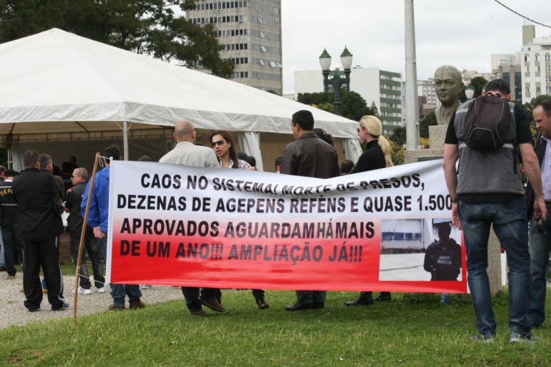 Agentes penitenciários se reúnem no Centro Cívico para assembleia | Aniele Nascimento/ Agência de Notícias Gazeta do Povo