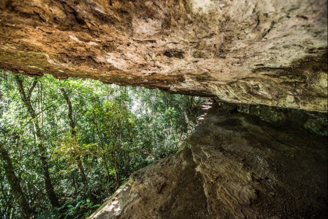 Casa de Pedra, no local de difícil acesso foram encontrados artefatos indígenas e fósseis de animais | 