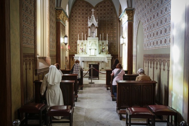 Fiéis na Capela do Santíssimo | 