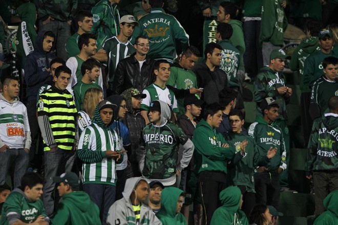 Torcida do Coritiba no jogo contra o São Paulo | 