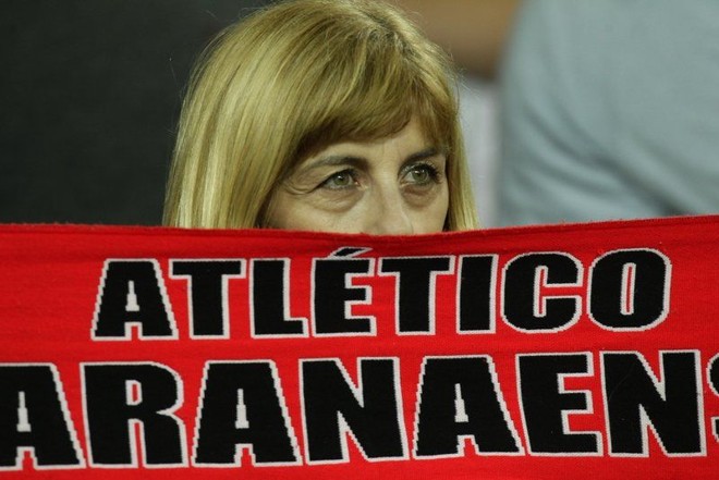 Torcida do Atlético no jogo contra o Internacional na Baixada |