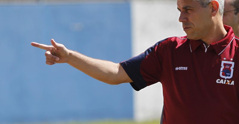 Novo técnico comandou ontem o seu primeiro treino no retorno à Vila | Jonathan Campos/ Gazeta do Povo