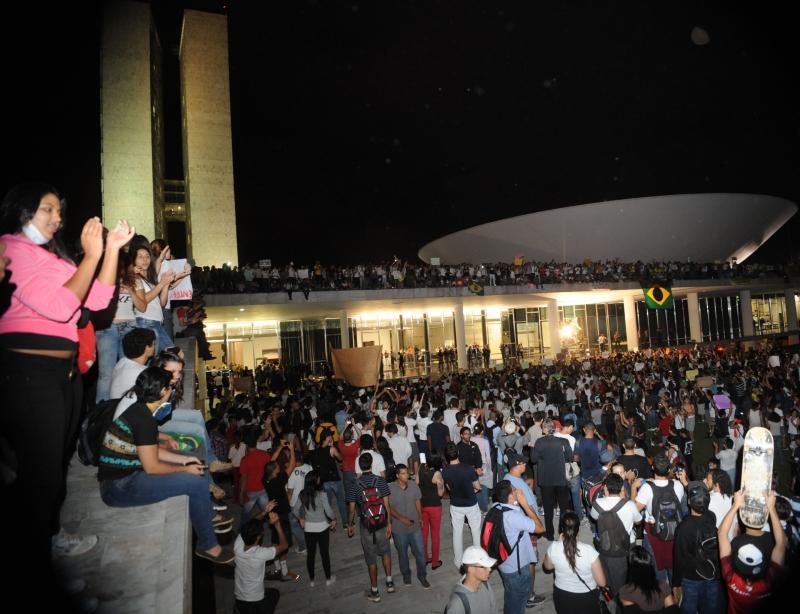 Manifestantes ocupam o Congresso Nacional em junho de 2013: Planalto propôs reforma política por meio de
constituinte como resposta aos protestos populares. Mas a proposta é tida como inconstitucional por especialistas | Valter Campanato/ABR