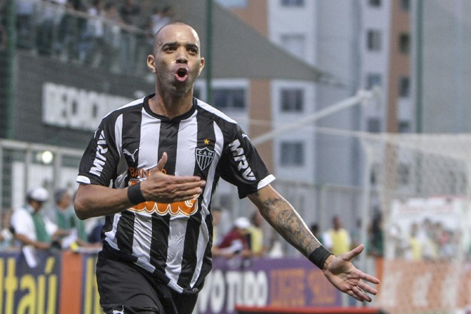 Diego Tardelli ab riu o placar já aos 40 do segundo tempo | 