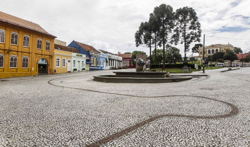 Grupo também irá lavar o petit pavê no entorno da Praça Garibaldi | Daniel Castellano/ Agência de Notícias Gazeta do Povo