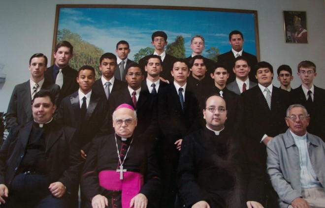 Seminaristas com líderes religiosos, entre eles, Dom Pedro Fedalto | 