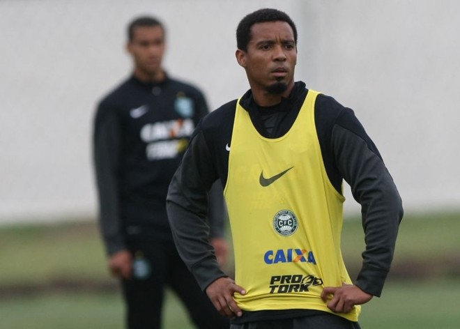 Rosinei desfalcará o Coxa contra o Inter | Aniele Nascimento / Gazeta do Povo