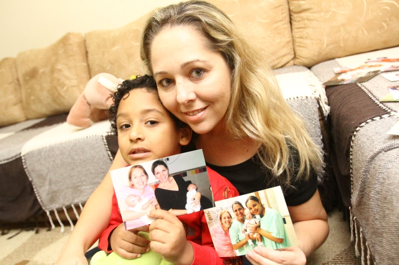 João Victor e Alexssandra Galdino, a mãe: criança precisou passar por cirurgia após diagnóstico de cardiopatia | Gilberto Abelha/Jornal de Londrina