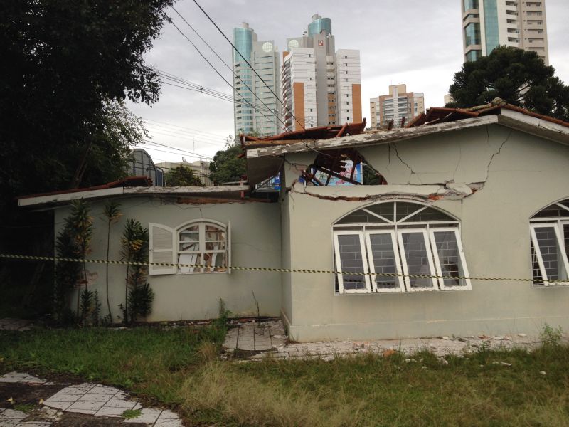 Imóvel estava em obras. Duas pessoas trabalhavam no local | Rodrigo Batista/Gazeta do Povo