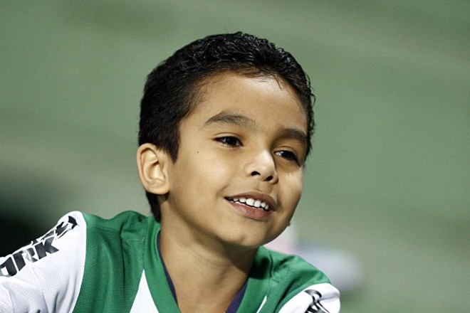 Torcedor mirim na torcida pelo Coxa no jogo com o Cruzeiro | 