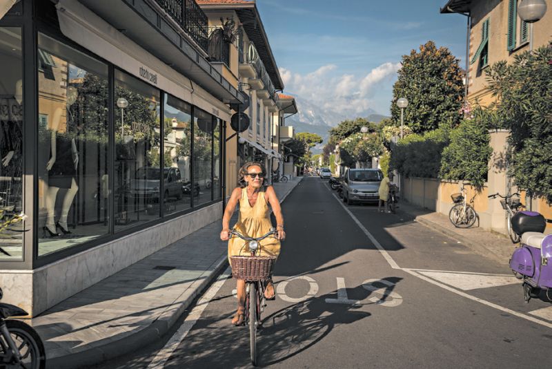 Devido aos russos, Forte dei Marmi, na Itália, está cheia de lojas de luxo | Sergey Ponomarev PARA The New York Times