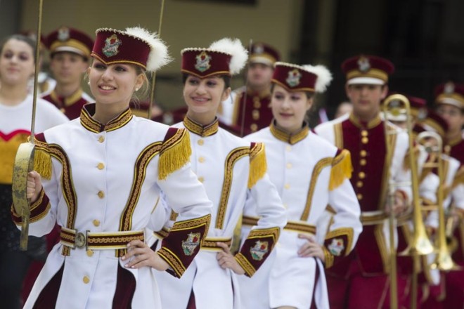 A escola Sagrado Coração de Jesus promove uma solenidade cívica todas as semanas, na qual o Hino Nacional é cantado por todos os alunos |