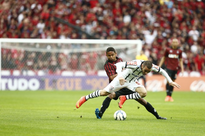 Jogo começou truncado, com a marcação prevalecendo | 